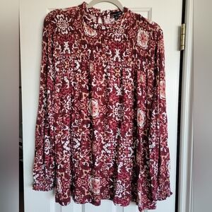 Beautiful RXB floral patterned top! Size L
